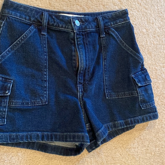 Hollister Curvy High Rise Mom Short - Picture 2 of 6